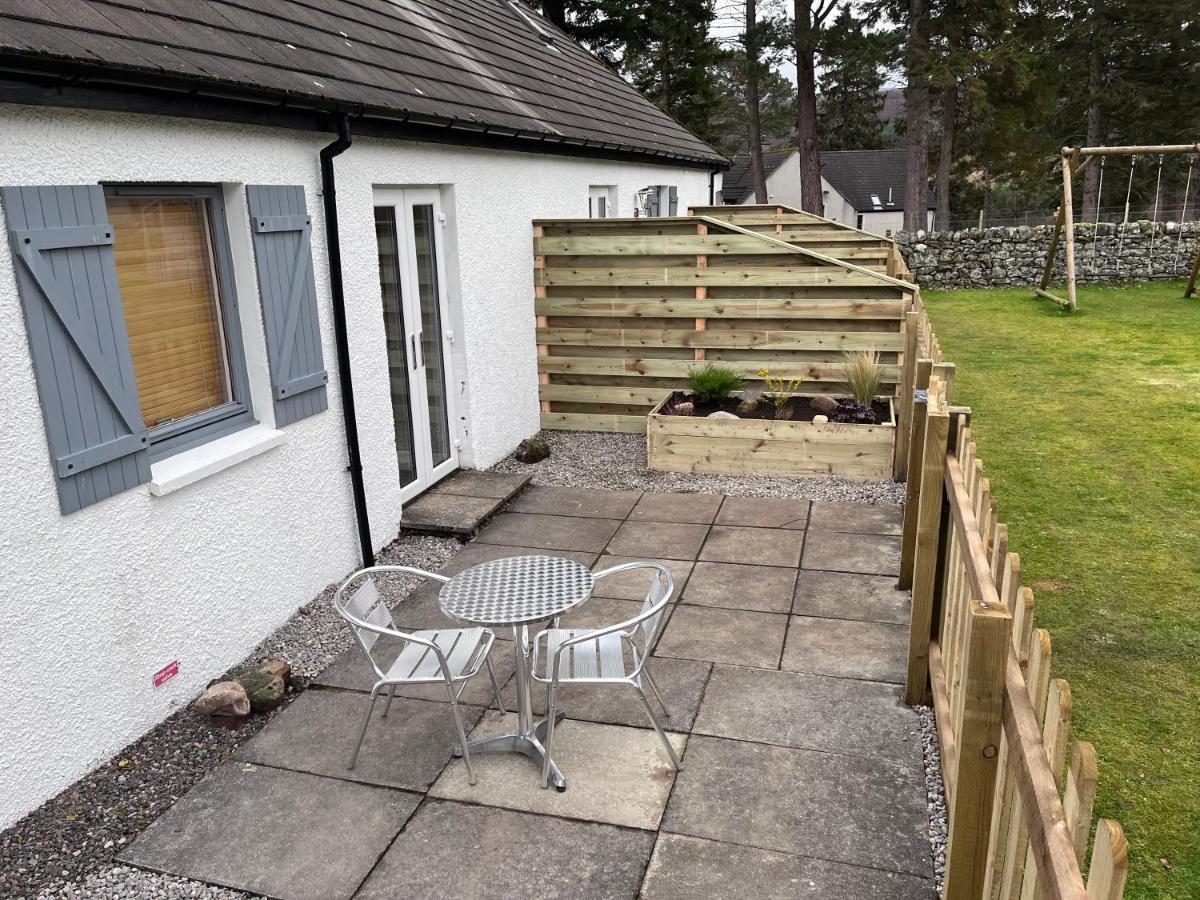 Highland Holiday Cottages ニュートンモア エクステリア 写真
